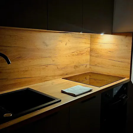 Apartczluchow アパート *